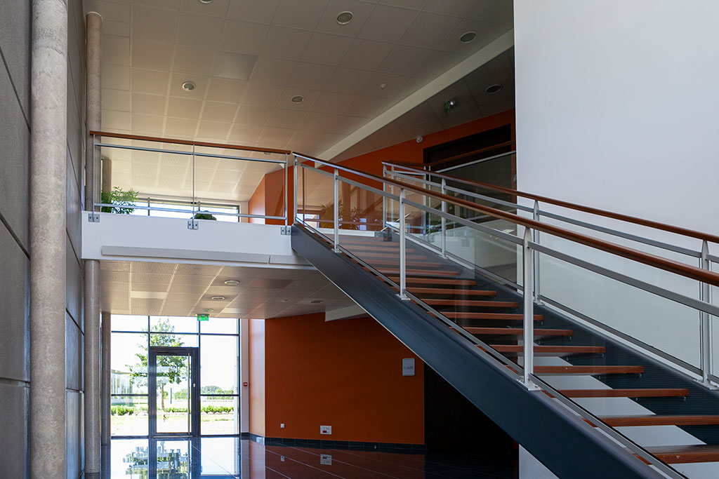 Hall d’accueil d’un établissement recevant du public ayant fait l’objet d’une étude acoustique