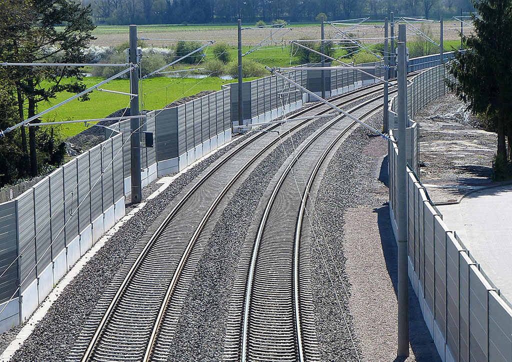 Écrans acoustiques de protection contre le bruit d’une voie ferrée